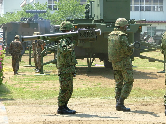 91���g�ђn�΋�U���e�𑕔�